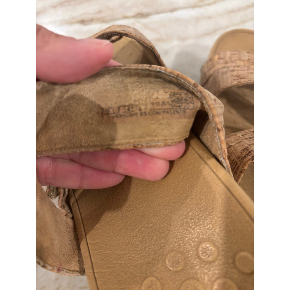 Women's Vionic Cork Sandals Size 9 (10) Beige Gold - Picture 6 of 13
